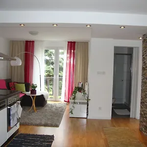 Hanna , Vienna Austria
